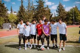 科比被撞但不要犯规，随后急停干拔，打进2加1#篮球