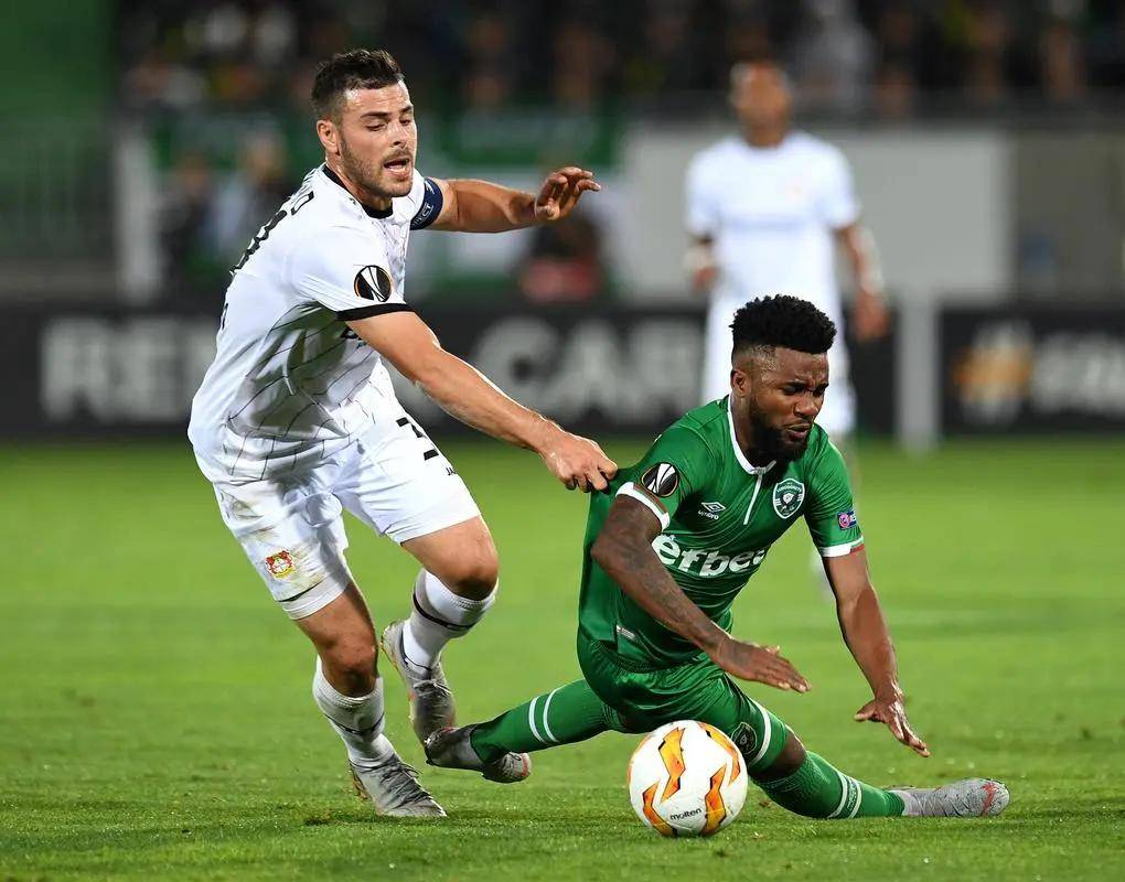 足球比赛中 足球比赛中